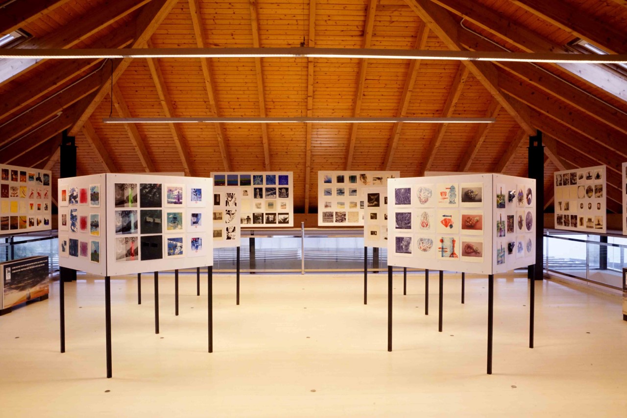 Sala Isla de Mouro - exposición Mini Print Cantabria