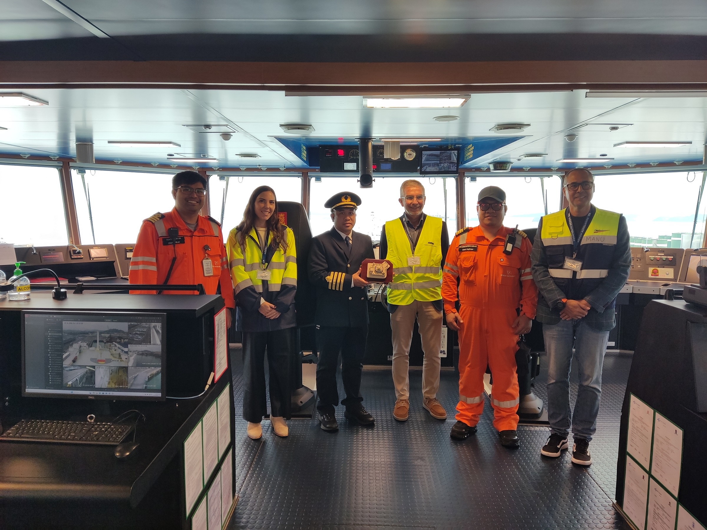 El buque Starlight de Höegh Autoliners hace su primera escala en el puerto de Santander