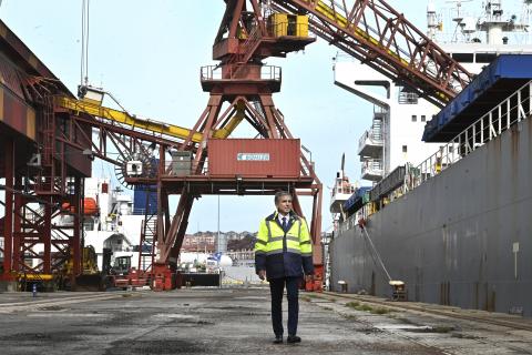 César Díaz supervisa las instalaciones del Puerto de Santander