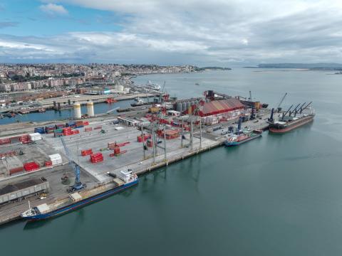 Terminal de contenedores del Puerto de Santander