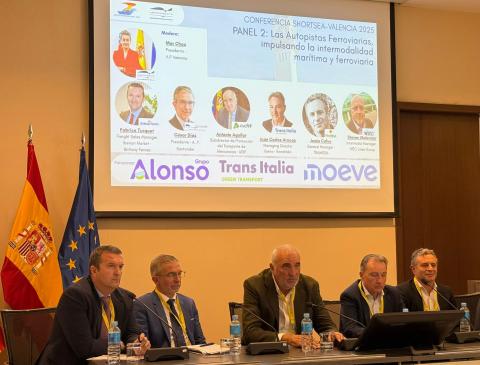 de izq. a dcha: Turquet, Díaz, Aguilar, Arocas y Calvo esta mañana durante la mesa redonda.