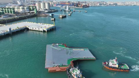Traslado rampa al muelle de Raos 9 desde Vigo