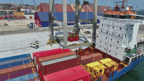 Actividad en las terminales del puerto de Santander