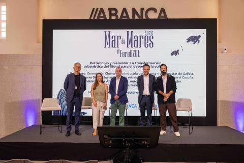 Javier Álvarez (segundo por la izquierda) durante su participación en el IV Foro Azul
