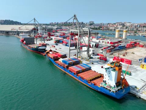 Tráfico de contenedores en el puerto de Santander