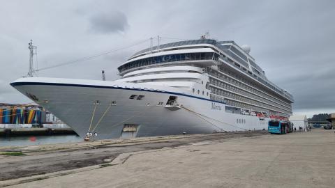 Crucero Marina en muelle de la Margen Norte